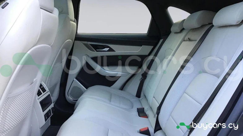 Jaguar F-Pace Черный