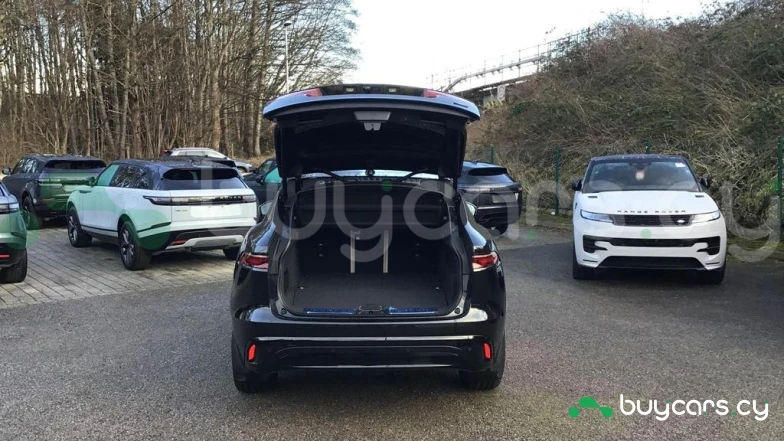 Jaguar F-Pace Черный