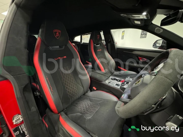 Lamborghini Urus Красный