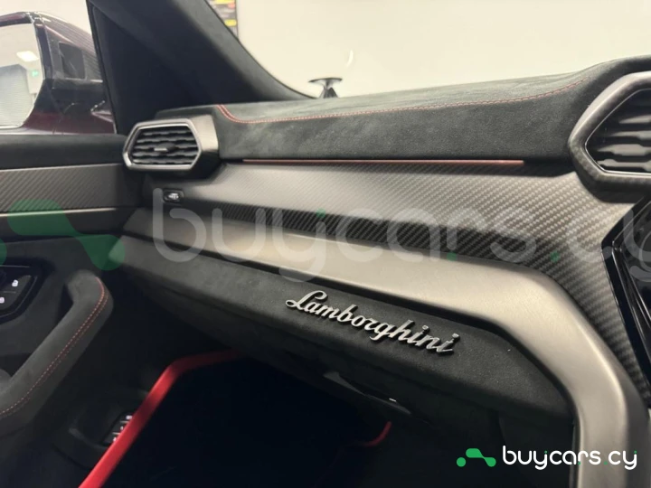Lamborghini Urus Красный