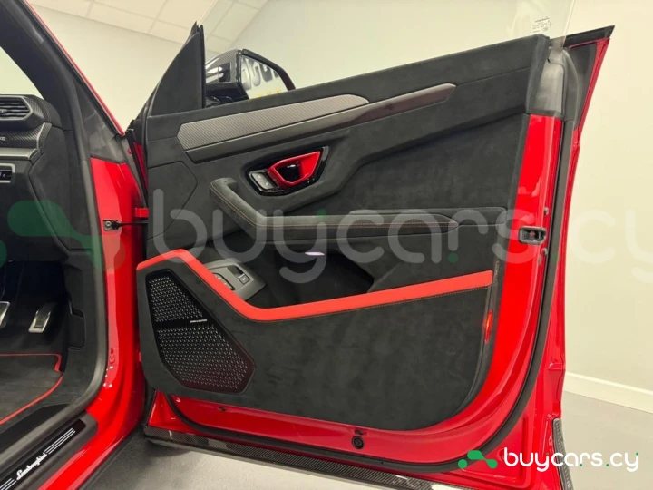 Lamborghini Urus Красный