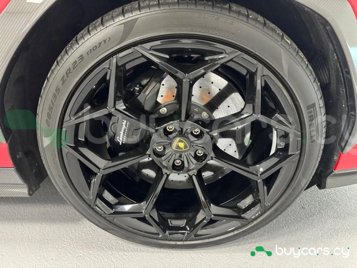 Lamborghini Urus Красный