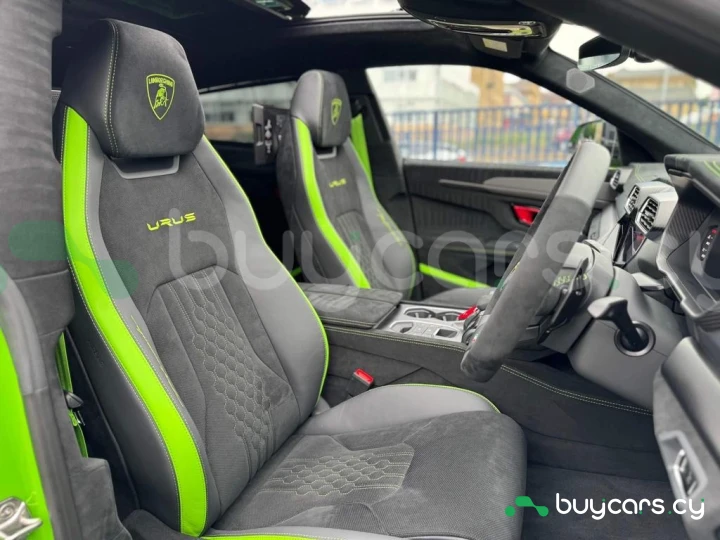 Lamborghini Urus Зеленый