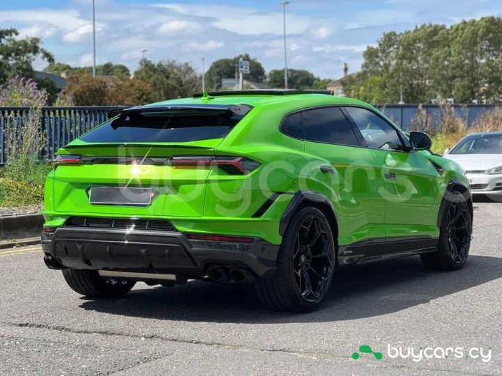 Lamborghini Urus Зеленый