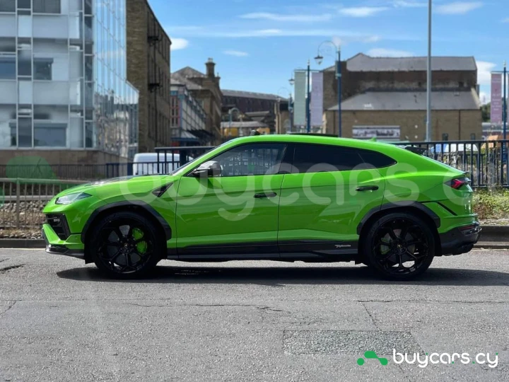 Lamborghini Urus Зеленый