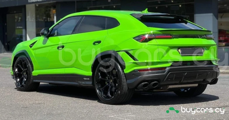 Lamborghini Urus Зеленый