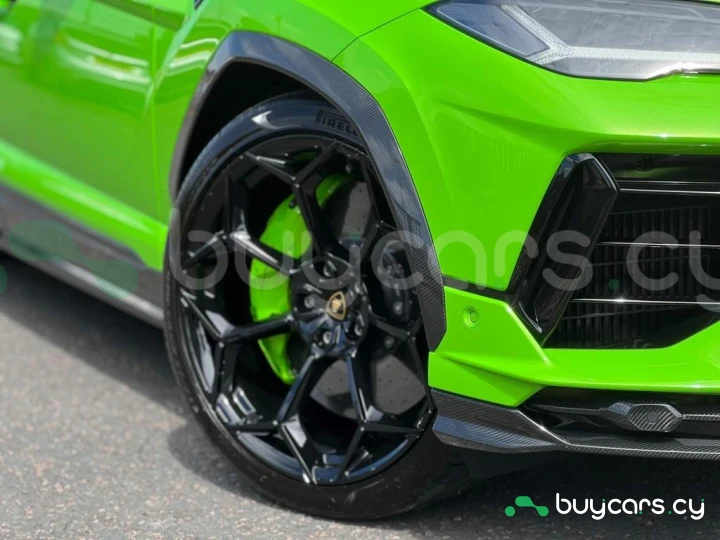 Lamborghini Urus Зеленый
