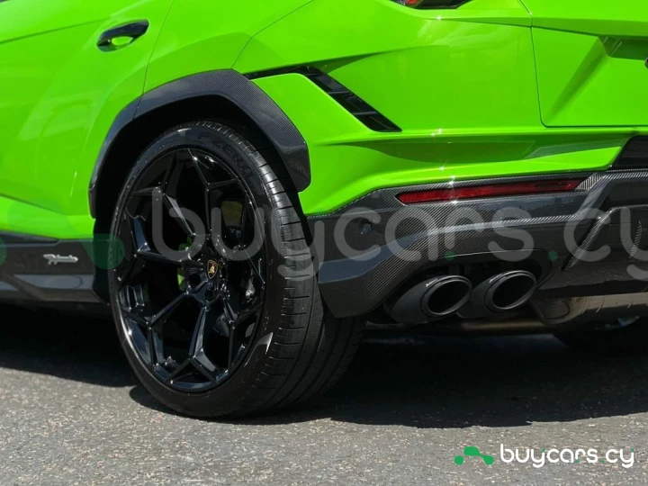 Lamborghini Urus Зеленый