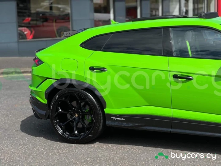 Lamborghini Urus Зеленый