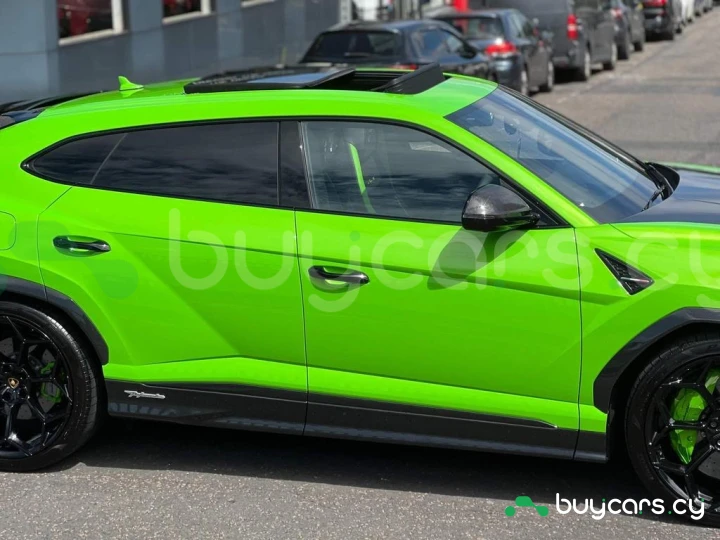 Lamborghini Urus Зеленый