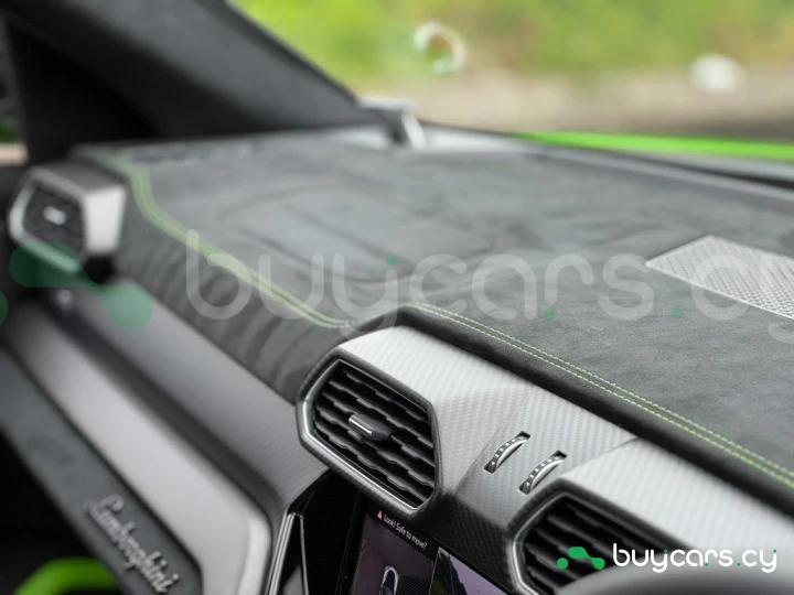 Lamborghini Urus Зеленый