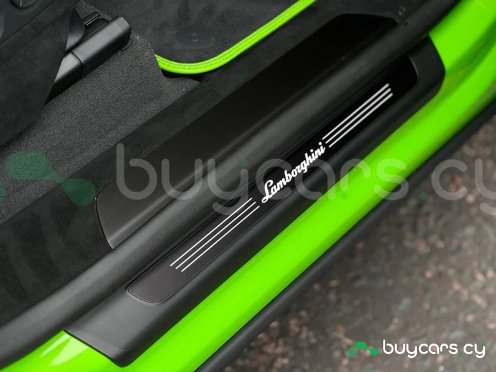 Lamborghini Urus Зеленый