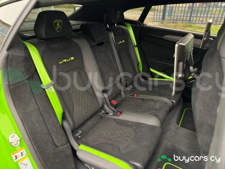 Lamborghini Urus Зеленый