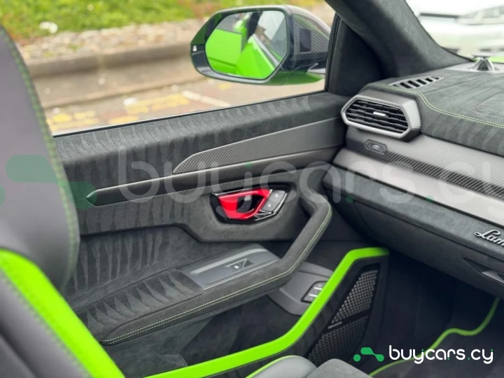 Lamborghini Urus Зеленый