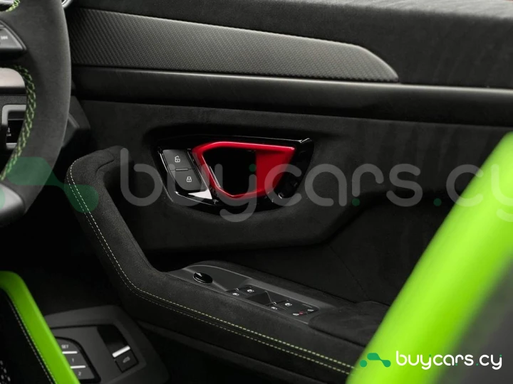 Lamborghini Urus Зеленый