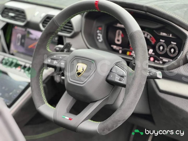 Lamborghini Urus Зеленый