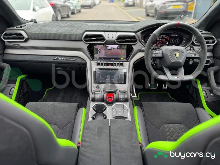 Lamborghini Urus Зеленый
