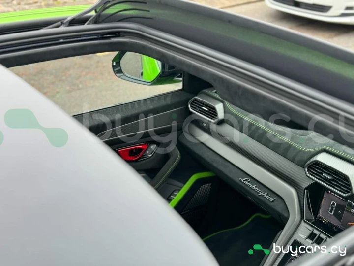 Lamborghini Urus Зеленый