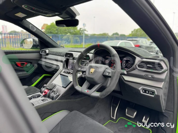 Lamborghini Urus Зеленый