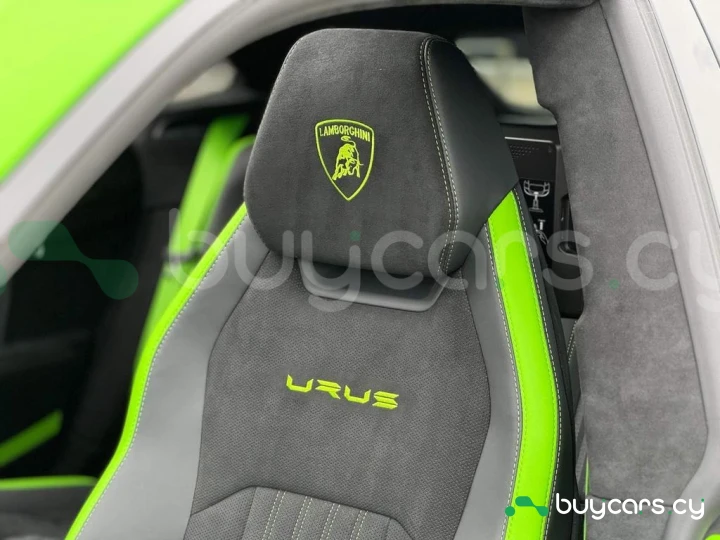 Lamborghini Urus Зеленый
