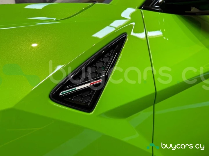 Lamborghini Urus Green