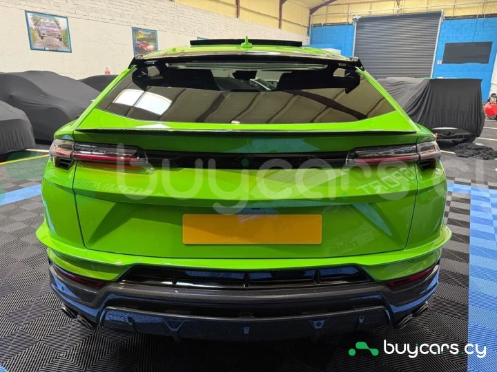 Lamborghini Urus Green