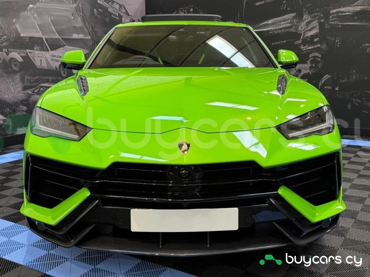Lamborghini Urus Green