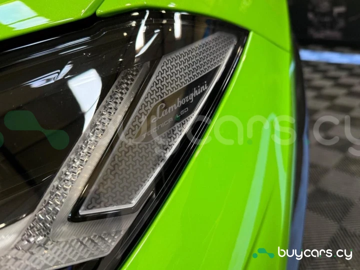 Lamborghini Urus Green