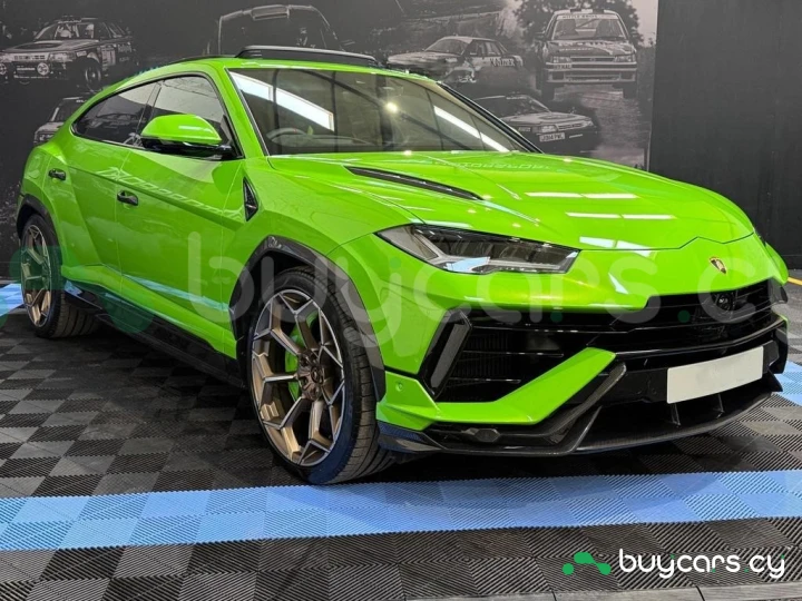 Lamborghini Urus Green