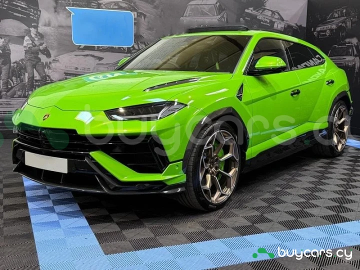 Lamborghini Urus Green