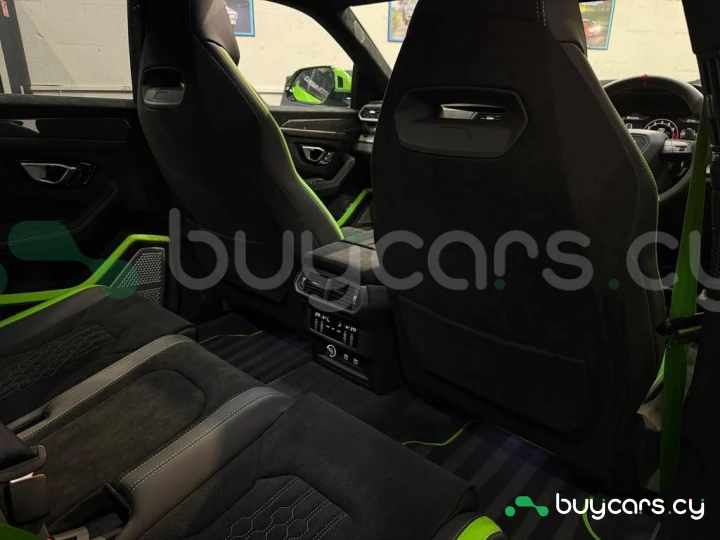 Lamborghini Urus Green