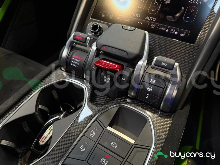 Lamborghini Urus Green