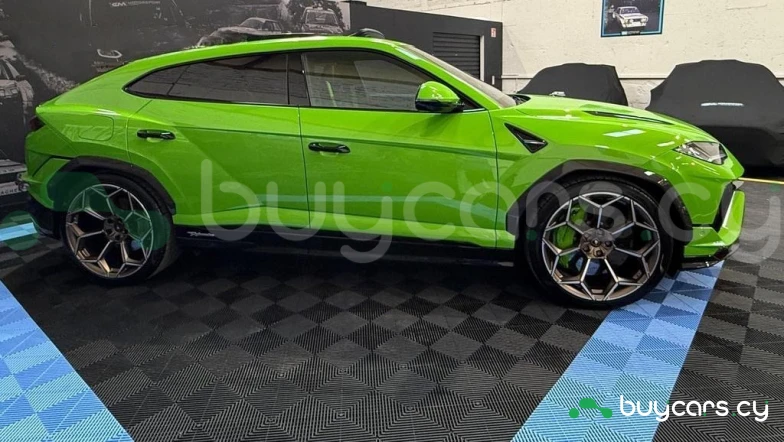 Lamborghini Urus Green