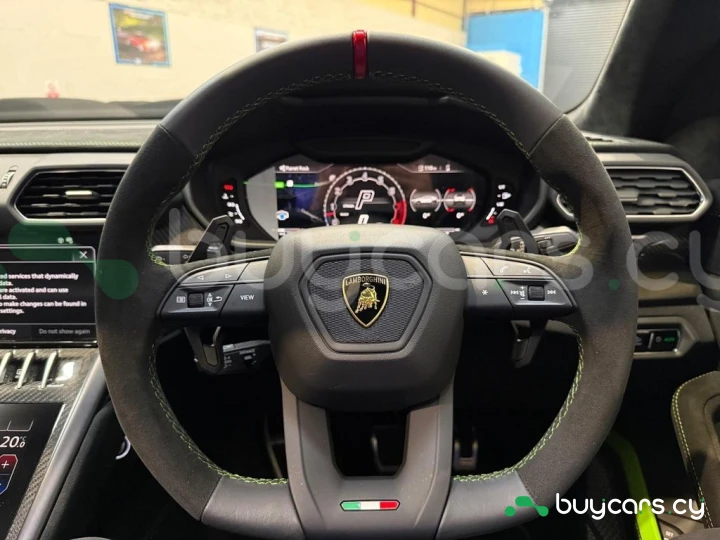 Lamborghini Urus Green