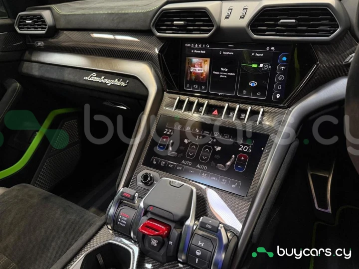 Lamborghini Urus Green