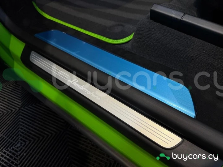 Lamborghini Urus Green