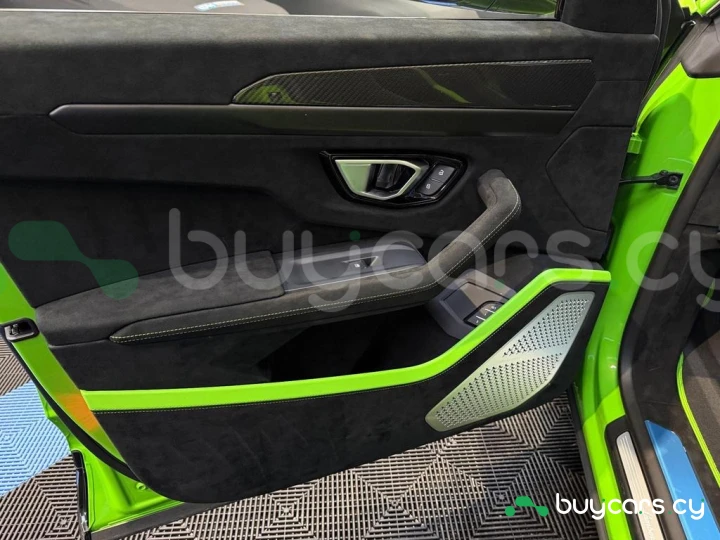 Lamborghini Urus Green