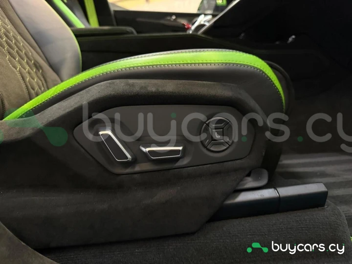 Lamborghini Urus Green