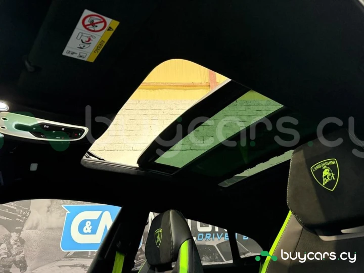 Lamborghini Urus Green