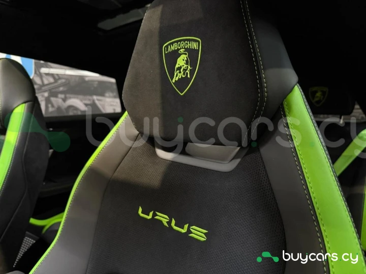 Lamborghini Urus Green
