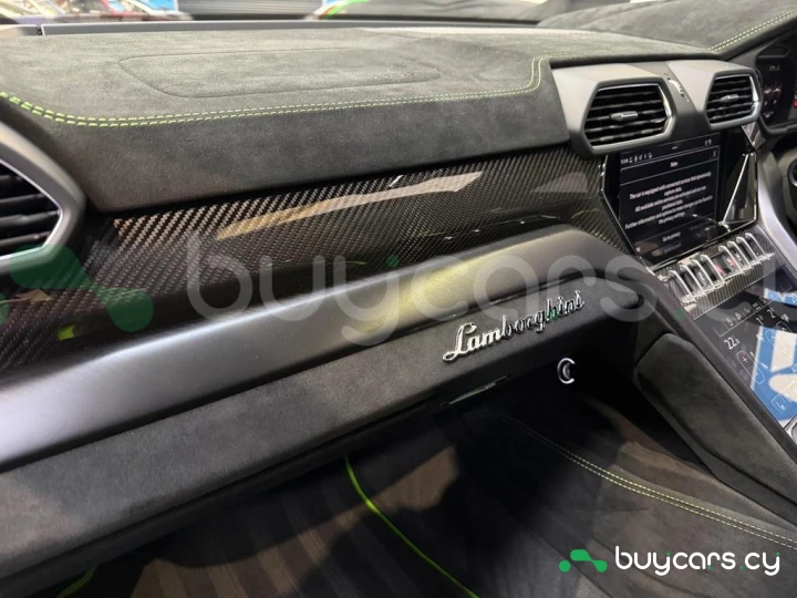 Lamborghini Urus Green
