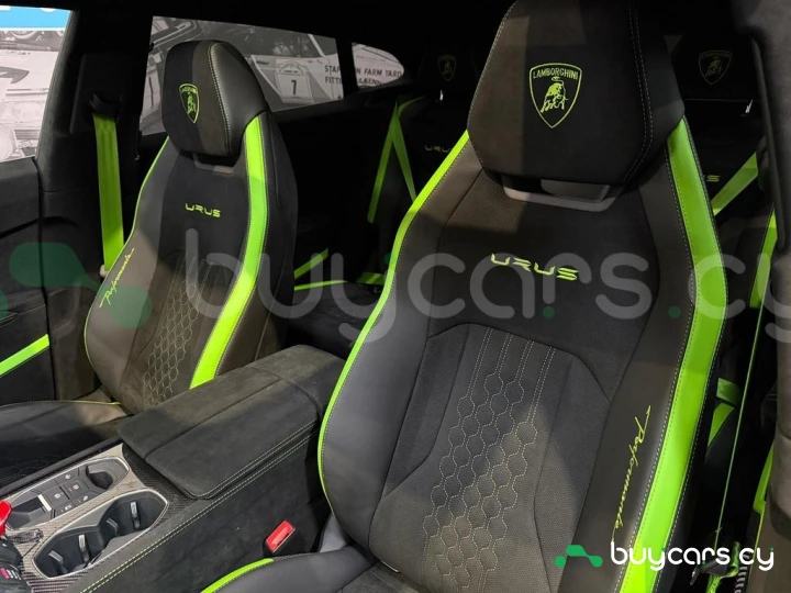 Lamborghini Urus Green