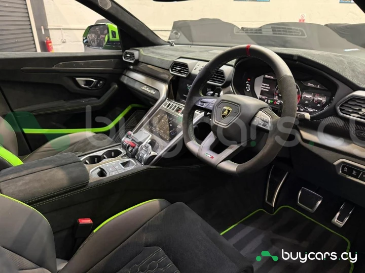 Lamborghini Urus Green