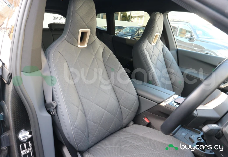 BMW iX Бирюзовый