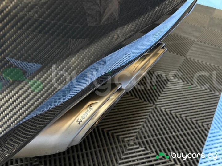 Lamborghini Urus Green