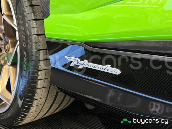 Lamborghini Urus Green