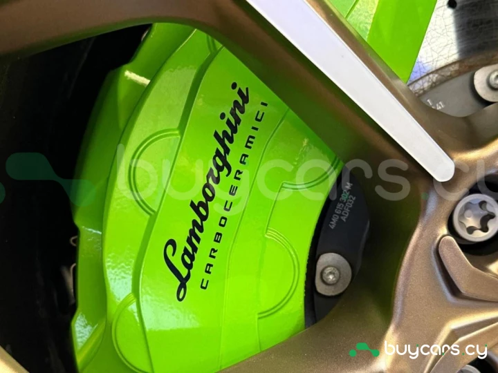 Lamborghini Urus Green