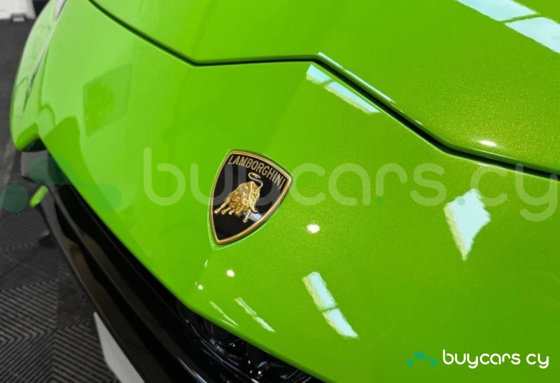 Lamborghini Urus Green