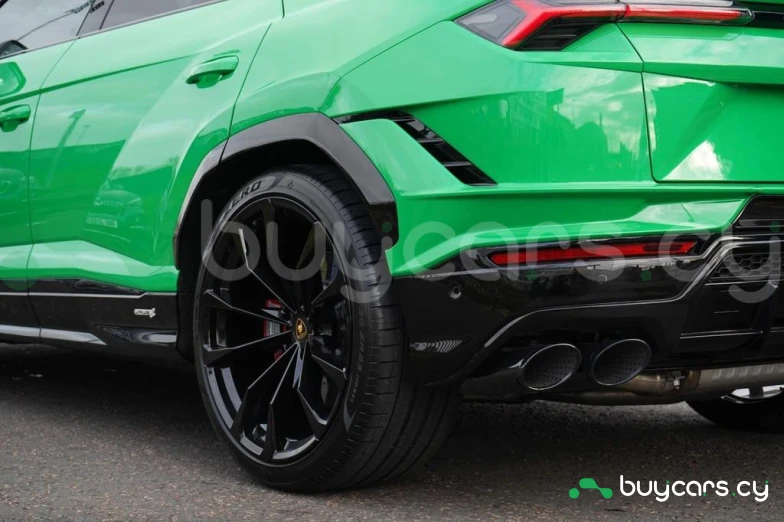 Lamborghini Urus Зеленый