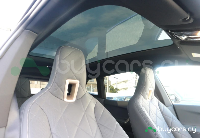 BMW iX Бирюзовый